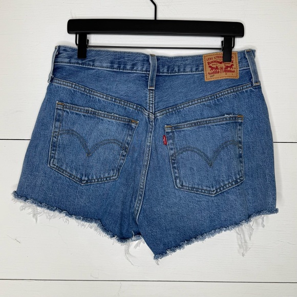 Levi’s • 501 Frayed Hem Cut Off Jean Shorts Size 32 - Picture 5 of 5